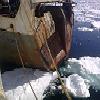 Рыболовное судно во льдах. Корма, слип, льды, баренцево море.